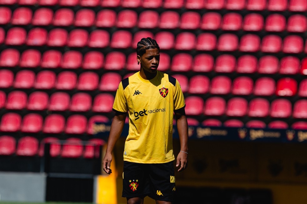 Zé Lucas em treino do Sport na Ilha — Foto: Paulo Paiva/Sport