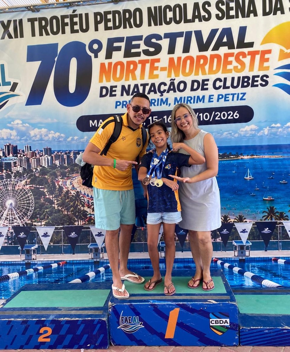 Lel&ecirc; com as tr&ecirc;s medalhas conquistas no Norte-Nordeste &mdash; Foto: Divuga&ccedil;&atilde;o