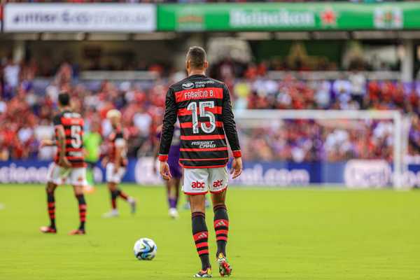 Fabrício Bruno renova com o Flamengo após convite irrecusável: relembra chegada histórica.
