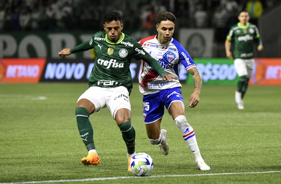 Gabriel Menino esteve em campo nos últimos 25 jogos do Palmeiras  — Foto: Marcos Ribolli