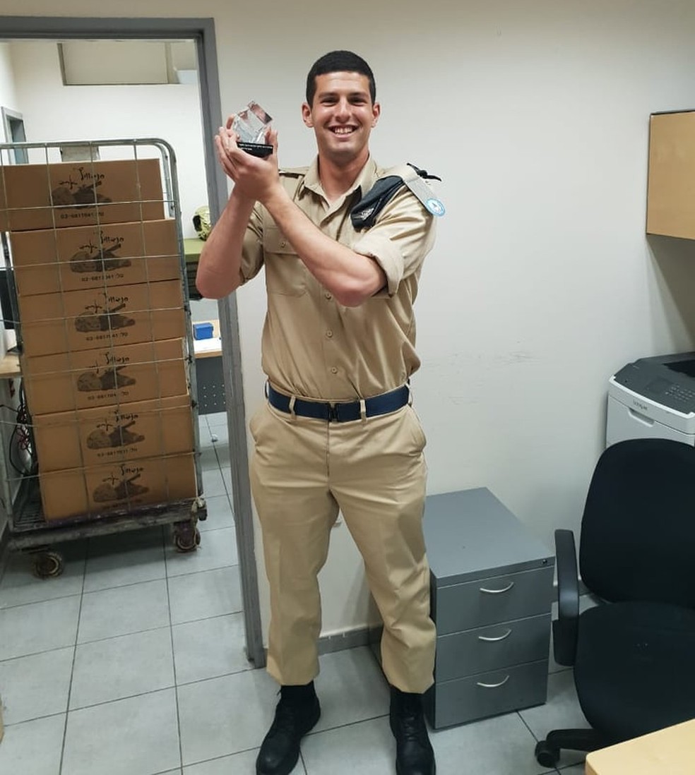 Daniel Tenenbaum, goleiro do Maccabi Tel Aviv, quando cumpriu o serviço militar obrigatório em Israel — Foto: Arquivo Pessoal