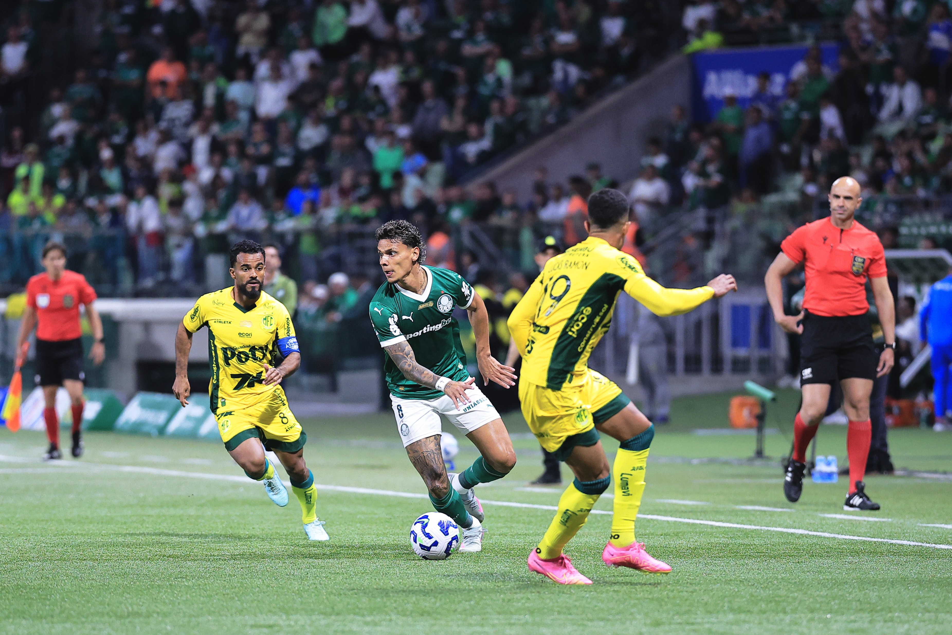 Atuações do Palmeiras: Facundo marca, mas coletivo não funciona; avalie performances.