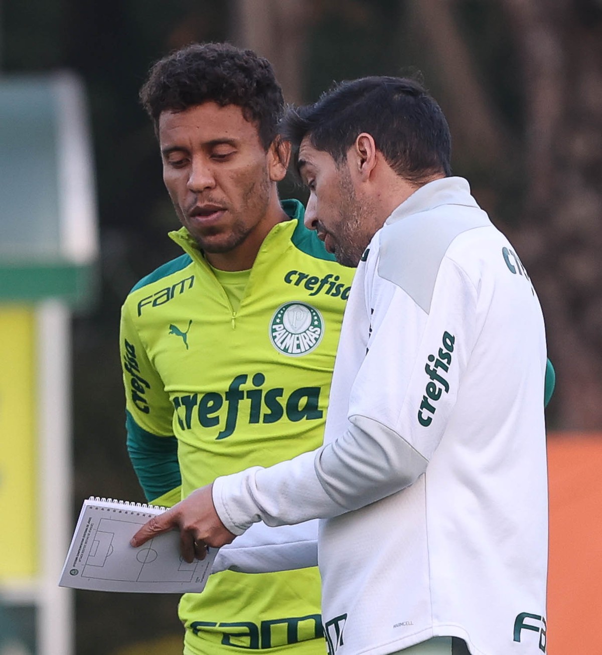 Marcos faz nova versão da música Palmeiras não tem Mundial para