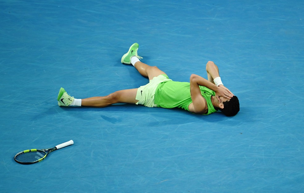 Carlos Alcaraz comemora classificação à final do Australian Open — Foto: REUTERS/Jaimi Joy