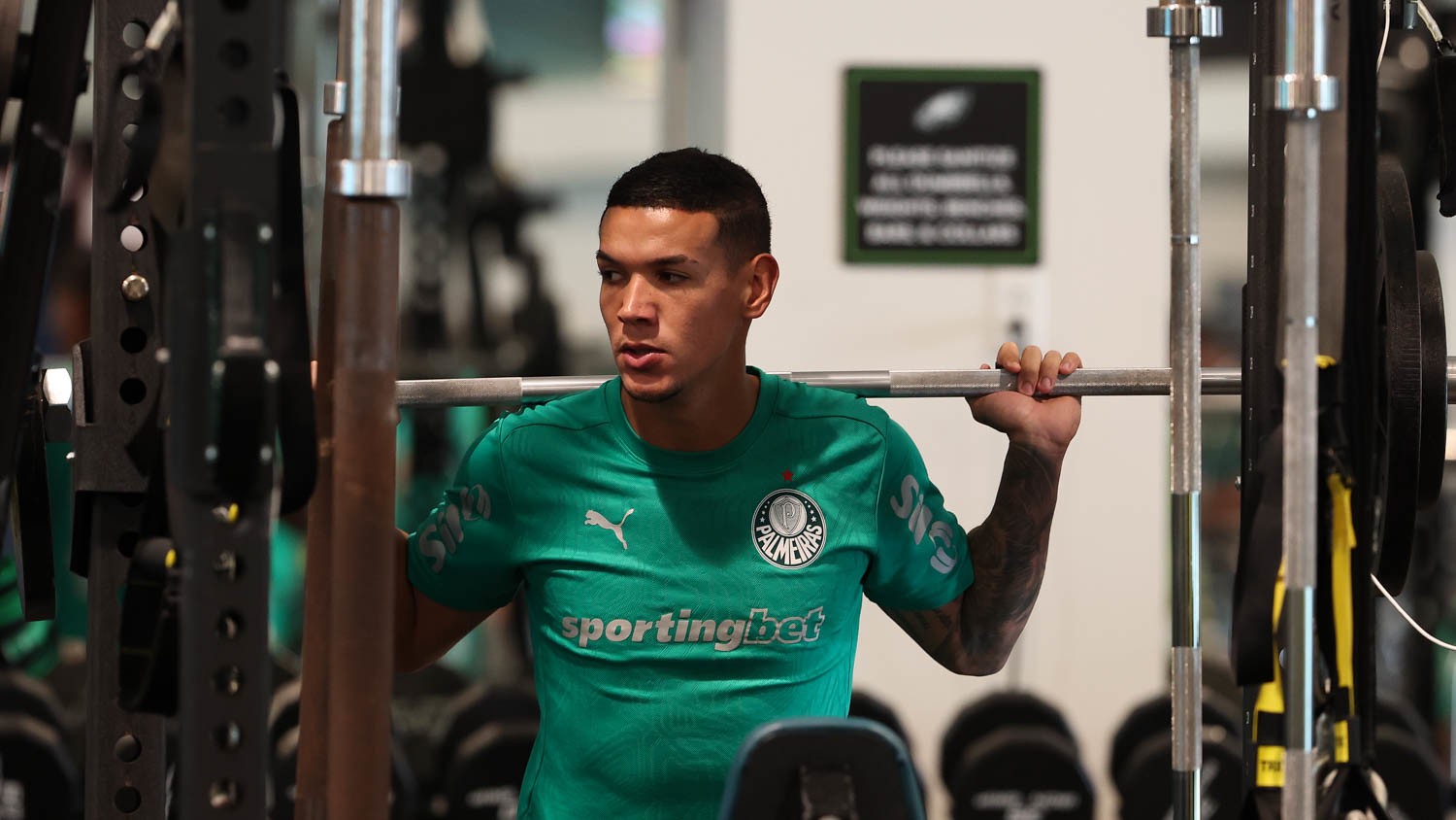 Palmeiras libera Mateus e Naves para negociar saídas para time português