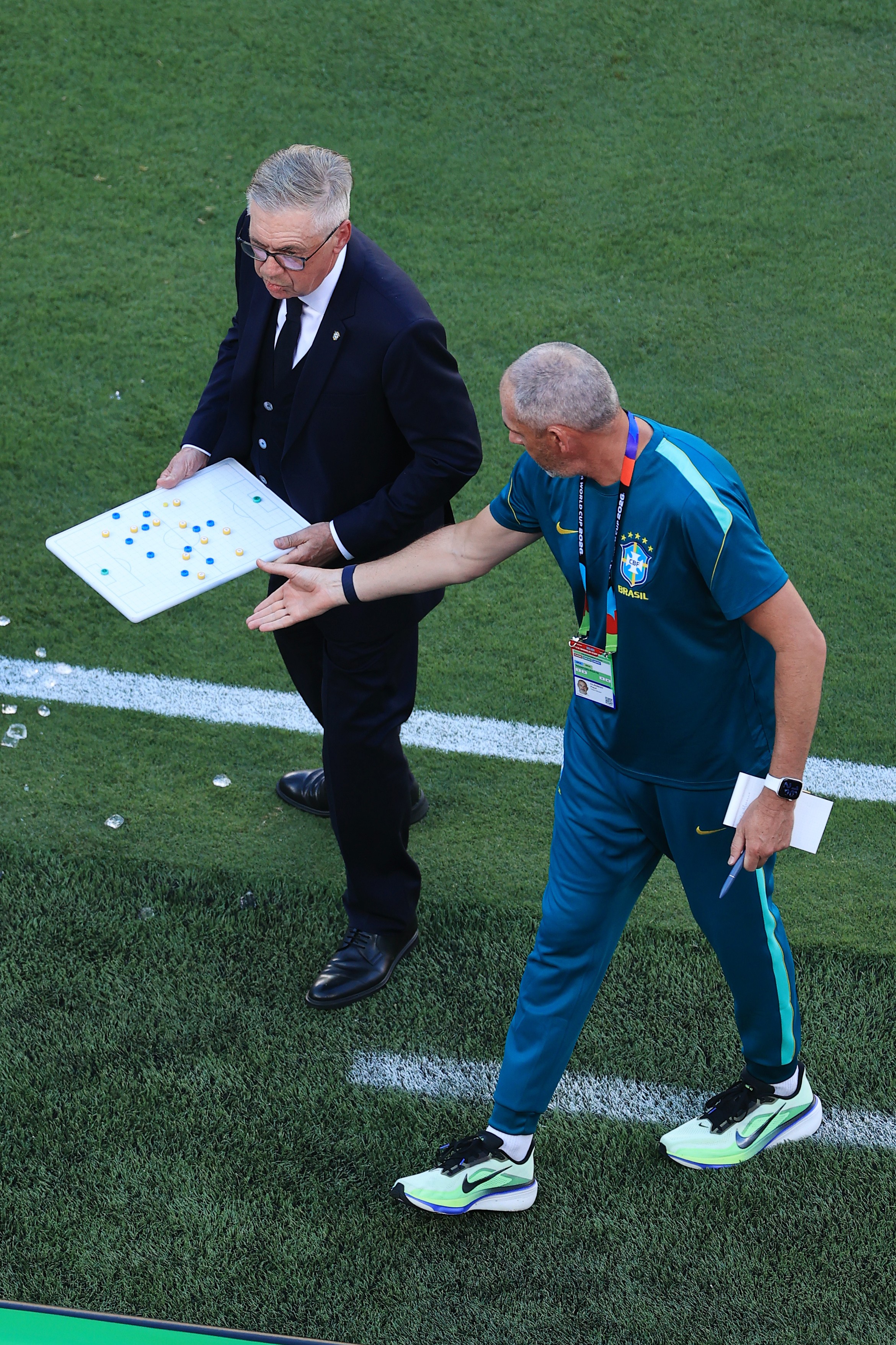 Muito além da prancheta: Ancelotti usa inteligência artificial, drone e outras tecnologias na Seleção