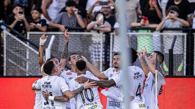 Santos comemora gol contra a Inter de Limeira