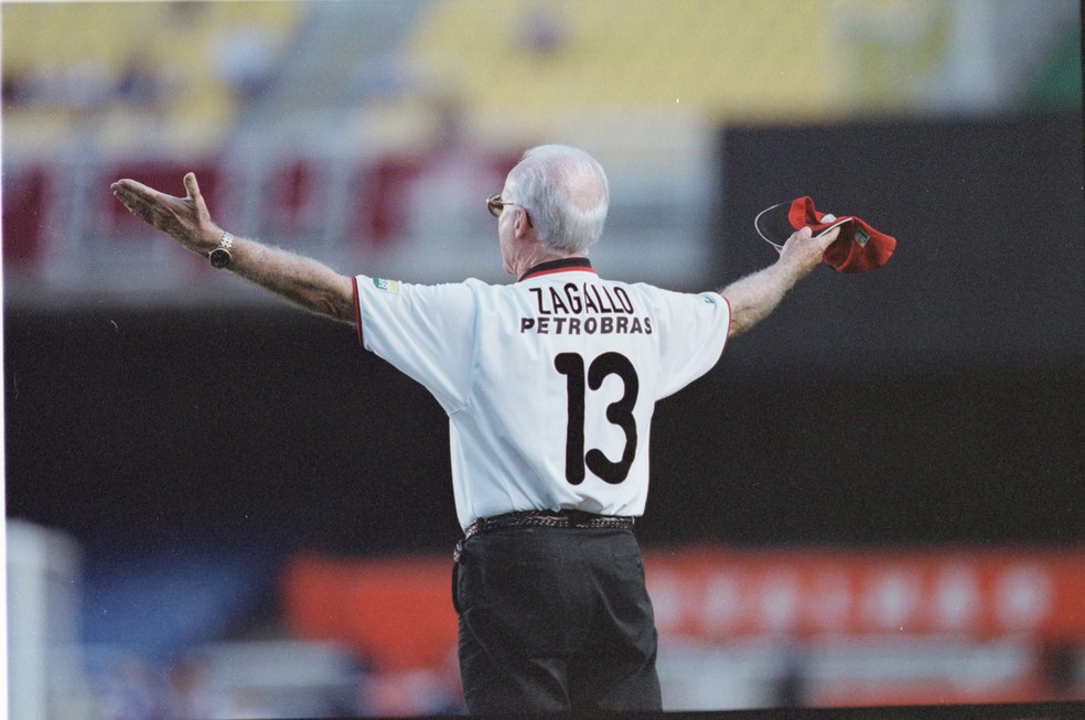 Zagallo dirigindo o Flamengo na Taa Guanabara de 2001  Foto: Agncia O Globo