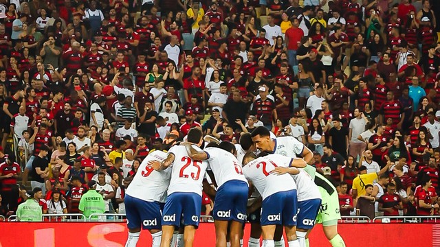 Jogadores do Bahia antes da partida contra o Flamengo no Maracanã