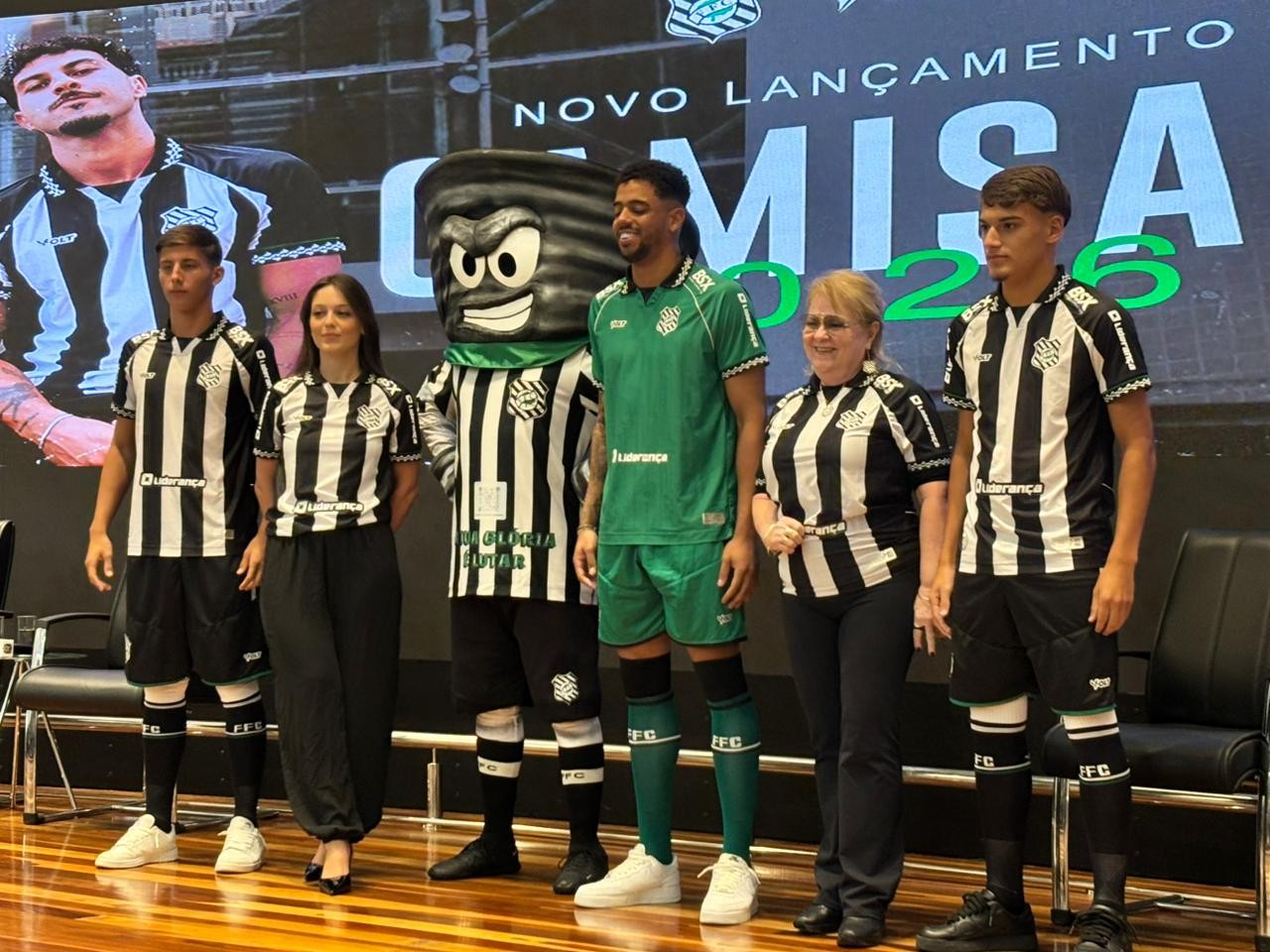 Figueirense anuncia novo uniforme para a temporada 2026; veja fotos