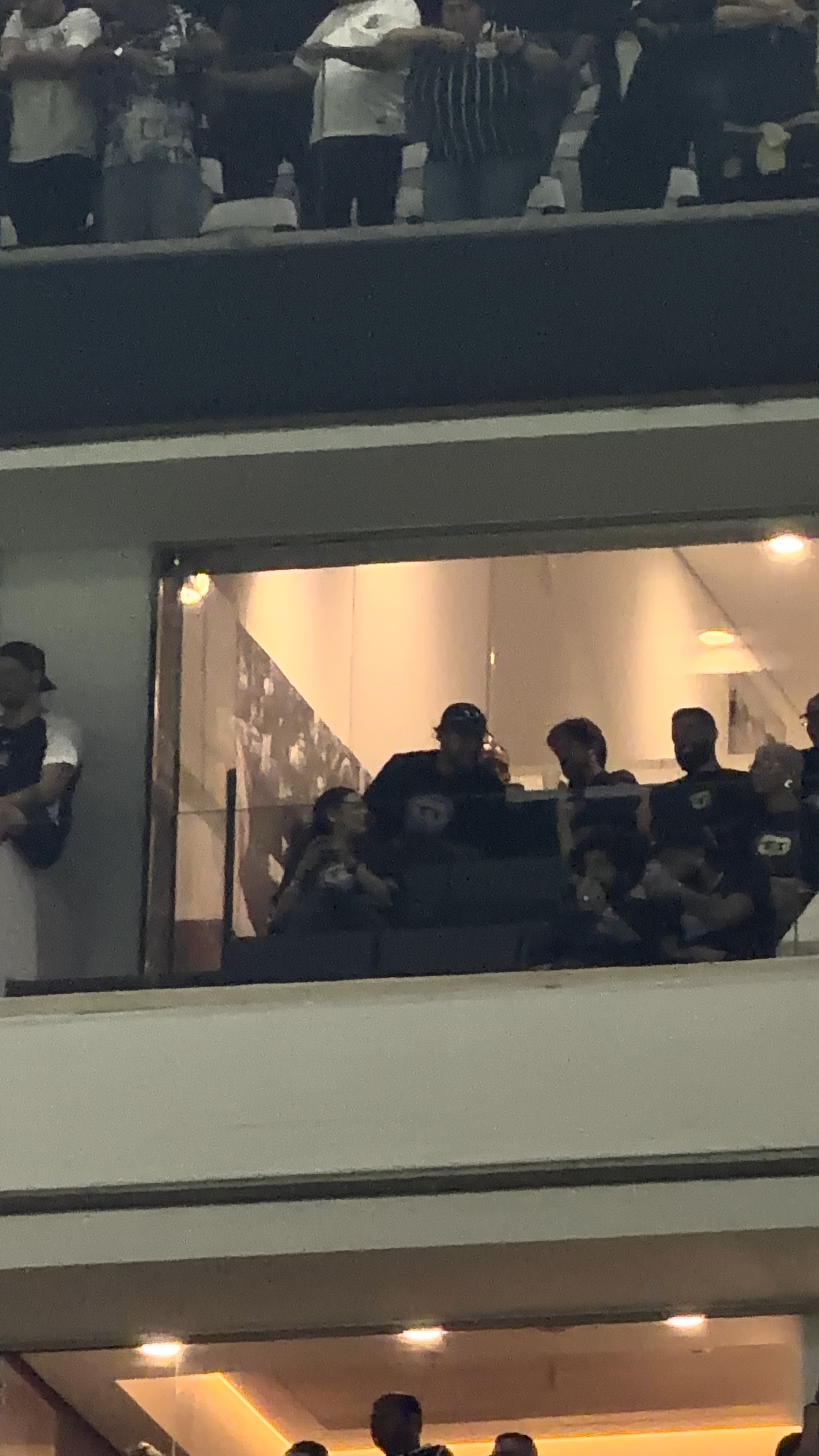 Memphis acompanha Corinthians x Inter na Neo Química Arena