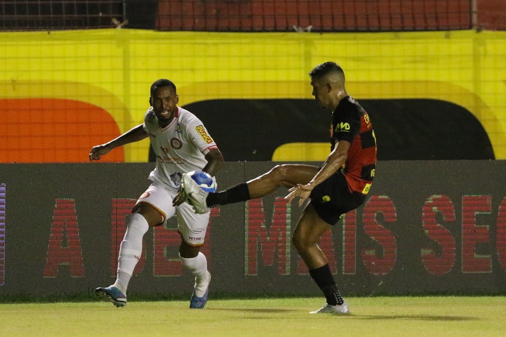 Igor Cariús em campo pelo Sport diante do Tombense, na Série B do Brasileiro de 2023 — Foto: Marlon Costa / Pernambuco Press