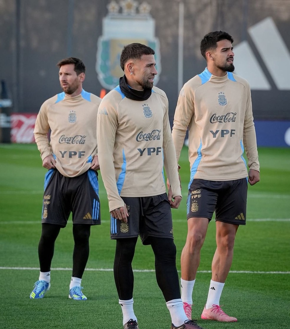 Messi e Flaco López em treino da seleção argentina — Foto: AFA / Divulgação