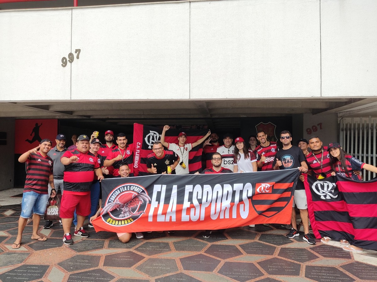 Torcidas organizadas do Flamengo se mobilizam e 'exigem' a saída de Isla