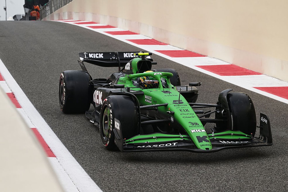 Gabriel Bortoleto no treino livre 1 para o GP de Abu Dhabi — Foto: Mark Sutton - Formula 1/Formula 1 via Getty Images