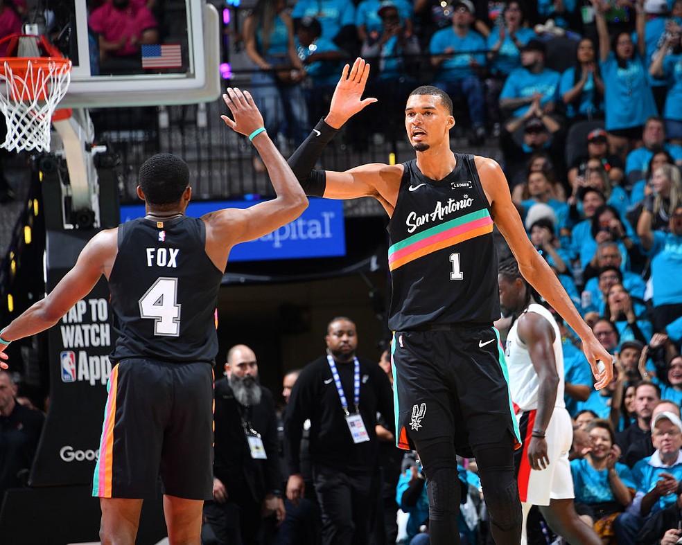 Wembanyama brilha, Spurs vencem Blazers e largam na frente nos