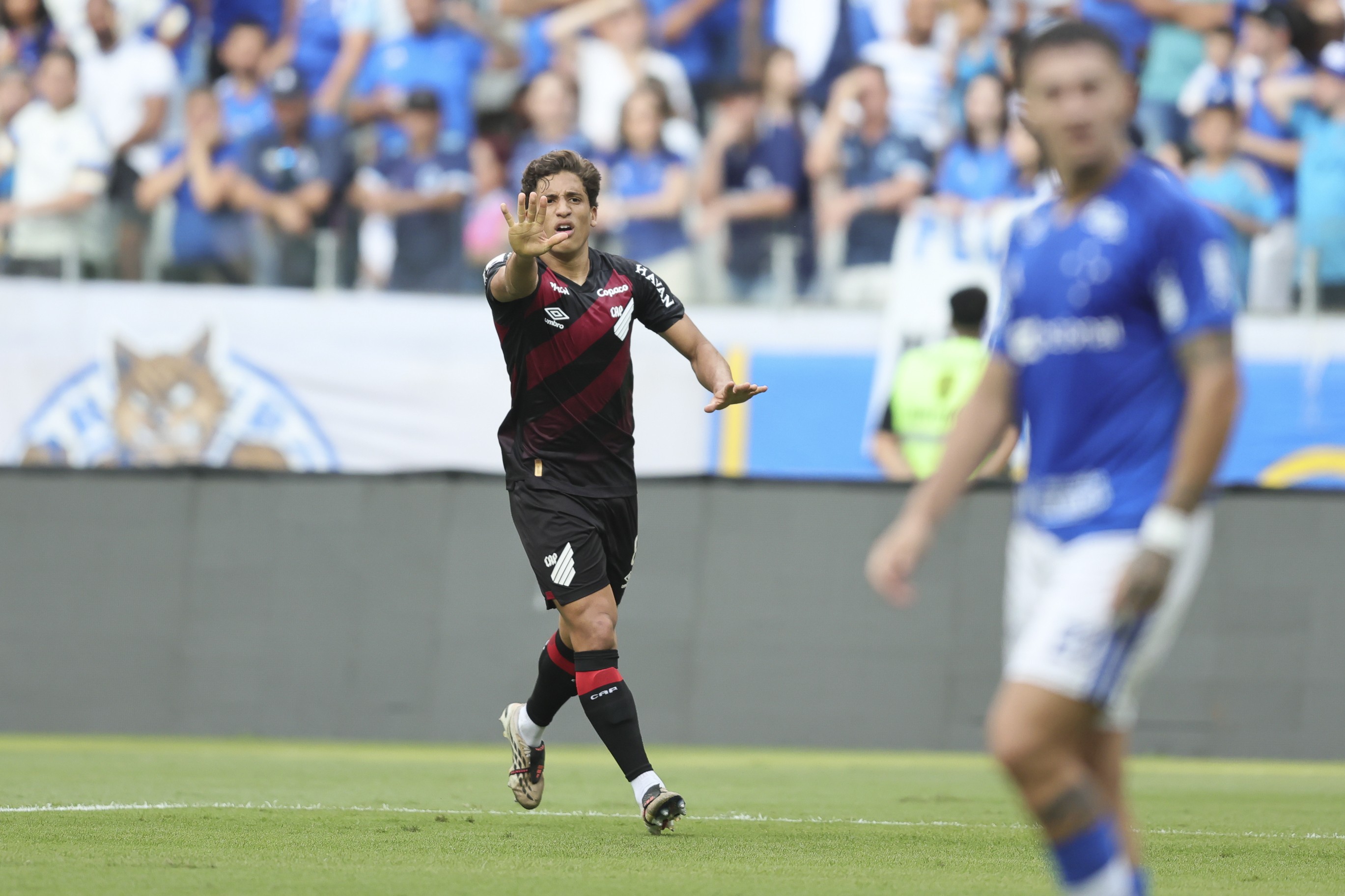 Atuações: Athletico tem defesa em baixa em derrota para o Cruzeiro; dê suas notas