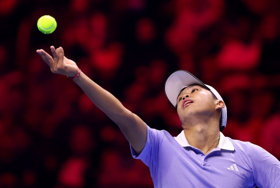 Leaner Tien, dos Estados Unidos, em ação no Next Gen ATP Finals — Foto: Getty Images