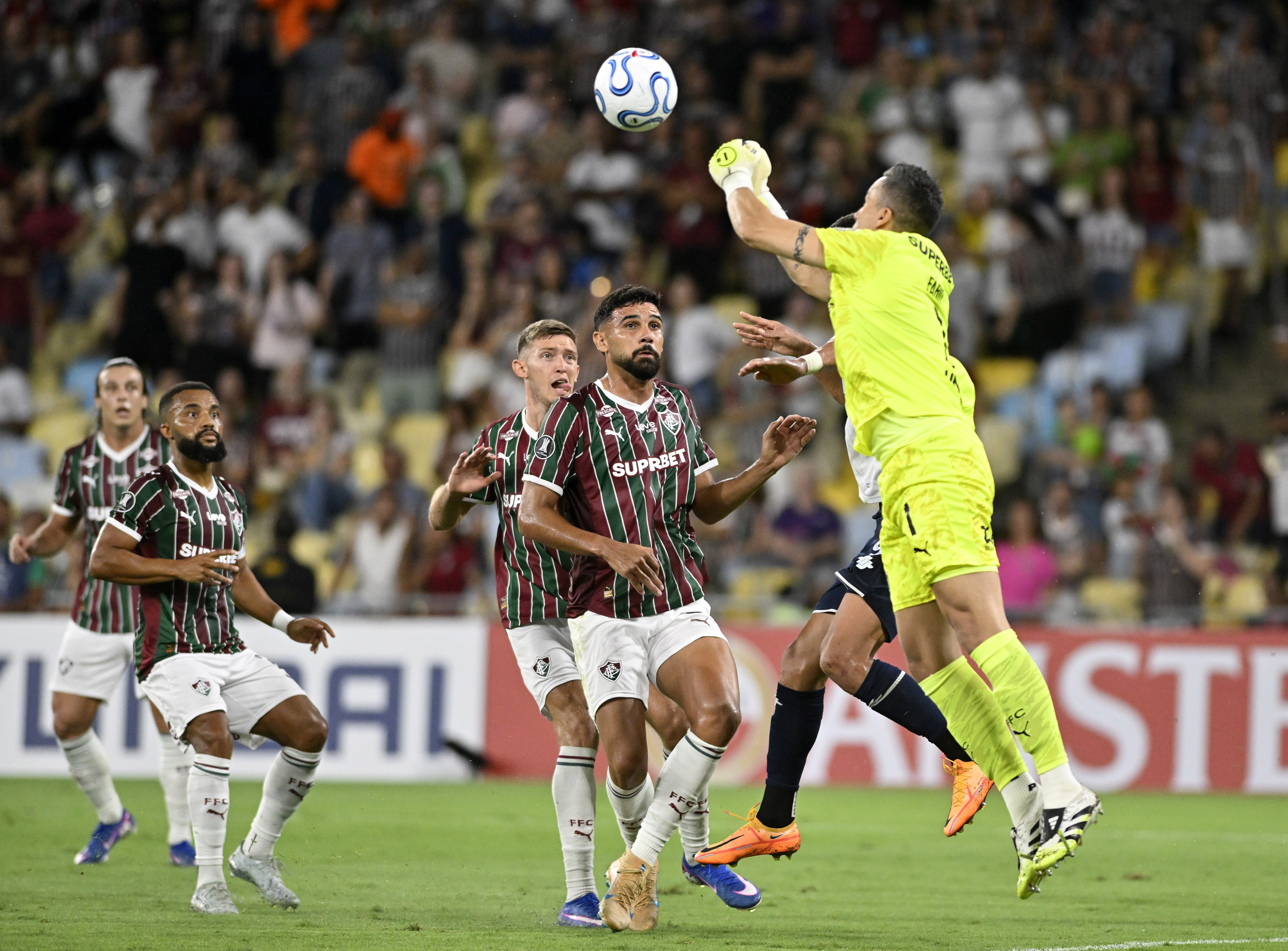 Fluminense reconhece erros após derrota na Libertadores e busca recuperação urgente