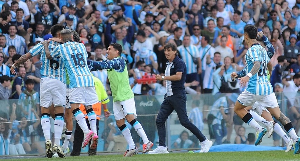 Gustavo Costa comemora gol do Racing  — Foto: Paola Lara/Racing