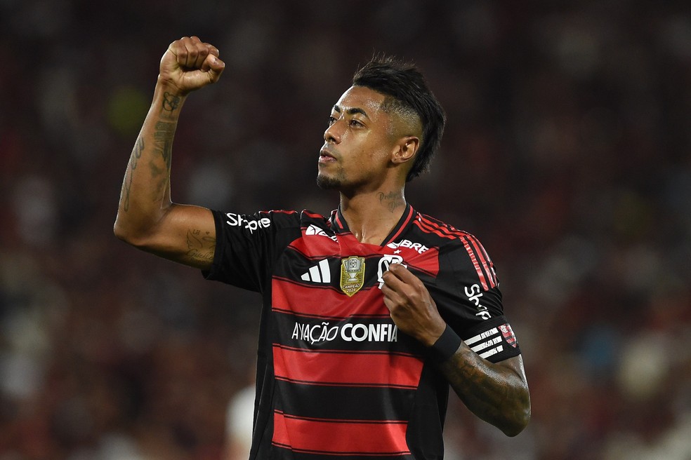Bruno Henrique comemora gol em Flamengo x Vitória — Foto: Alexandre Durão