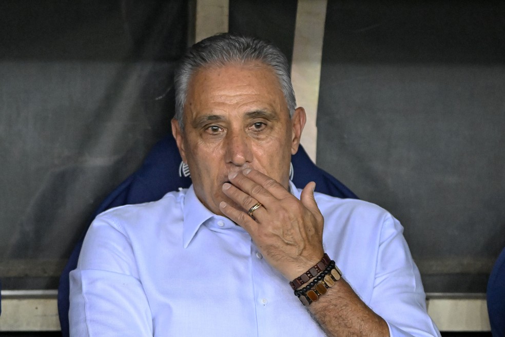 Tite no banco em Flamengo x Vasco