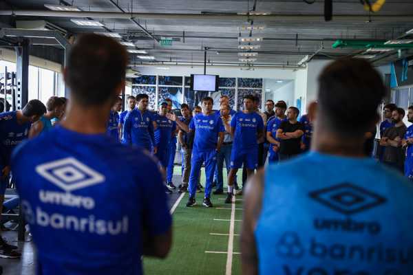 Grêmio começa pré-temporada sem Villasanti e Adriel, reforços ainda ausentes.