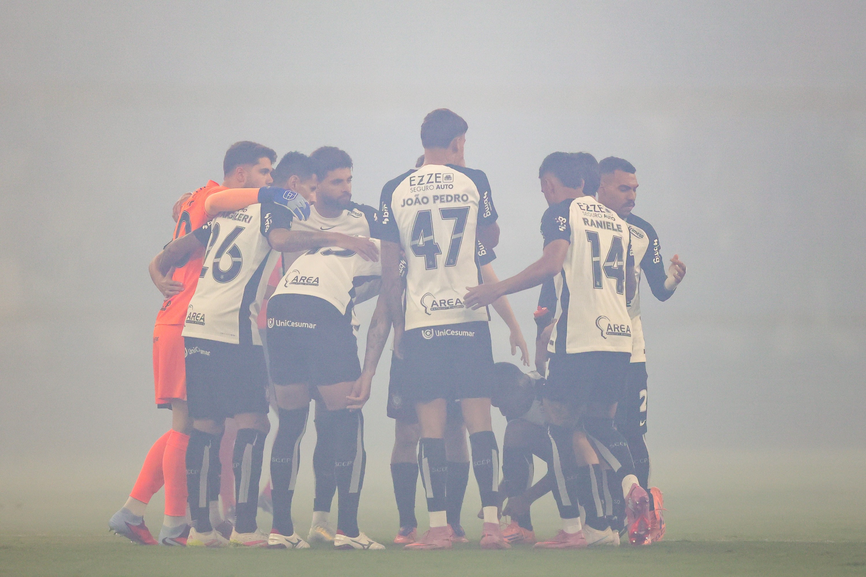 Martínez é expulso em Cruzeiro x Corinthians após só 17 minutos, gerando polêmica em campo