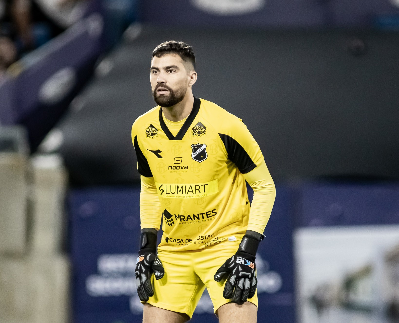 ABC renova com goleiro Matheus Alves para a temporada 2027