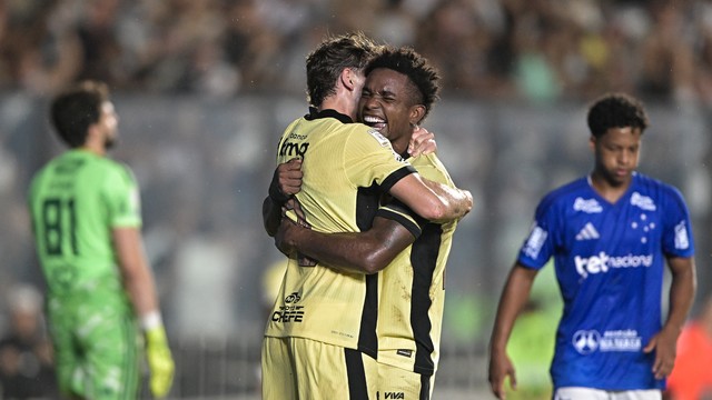 Colidio e Thiago Mendes comemoram vitória do Vasco contra o Cruzeiro