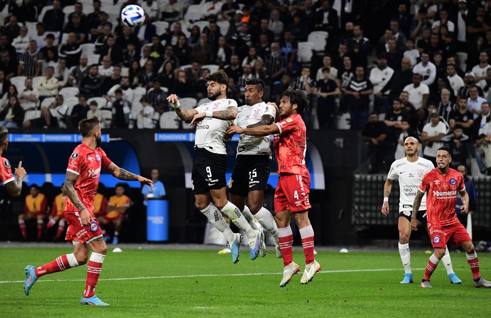 Corinthians x Argentino Juniors, Yuri Alberto e Paulinho
