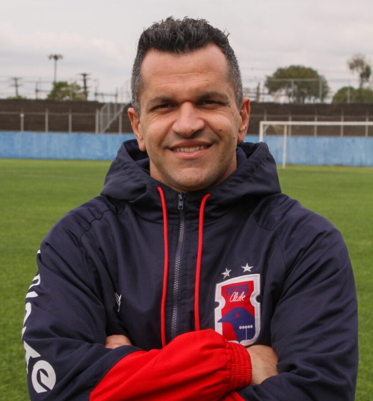Eltinho assume como auxiliar do Paraná Clube pouco tempo depois de anunciar aposentadoria