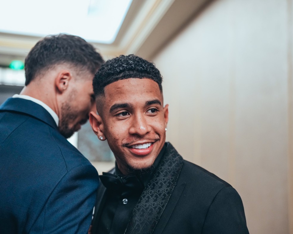 Savinho na cerimônia da Bola de Ouro 2024 — Foto: Divulgação / Manchester City