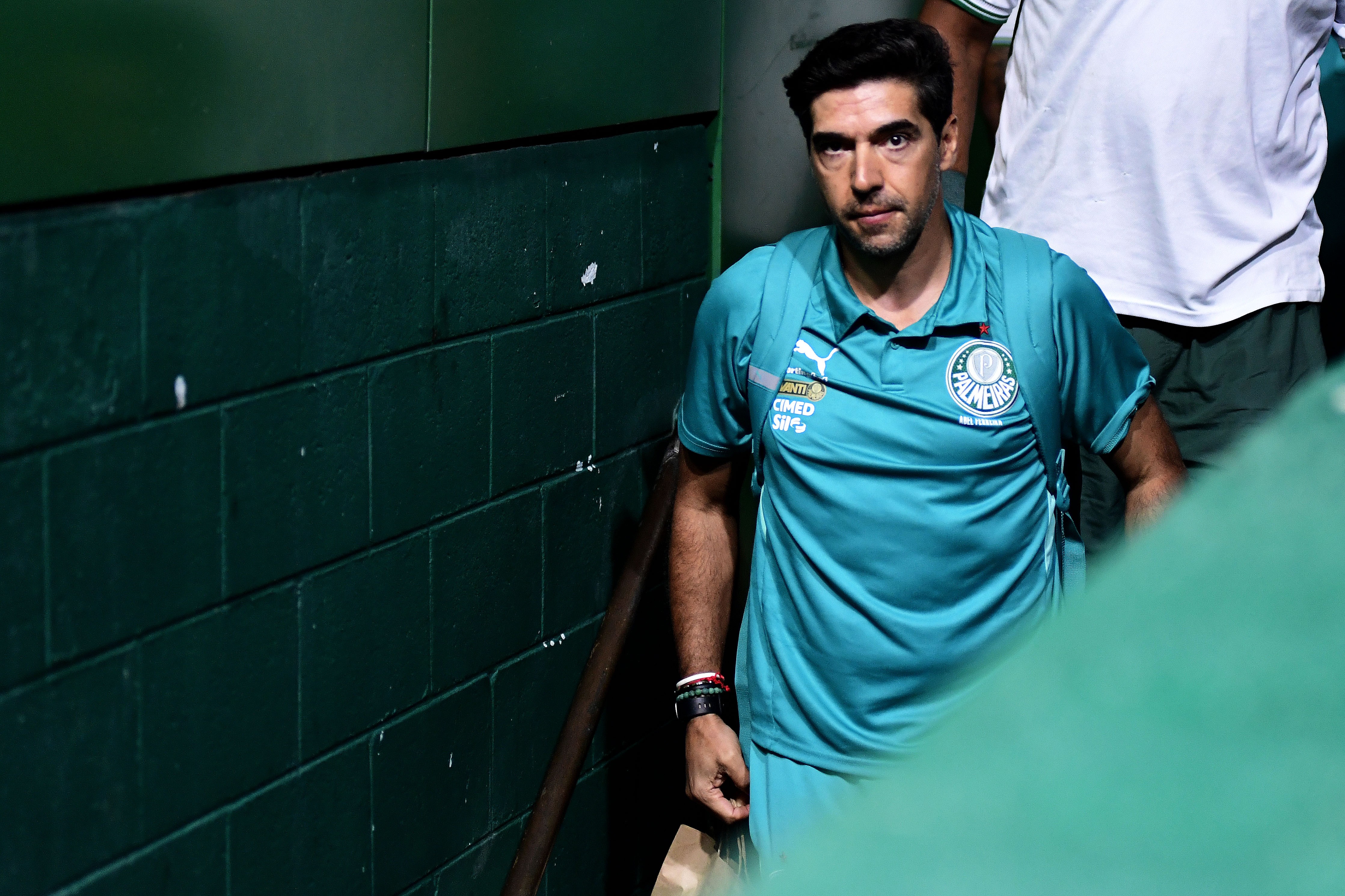 Abel Ferreira Anuncia Mudança de Postura no Palmeiras Após Advertência por Críticas ao VAR
