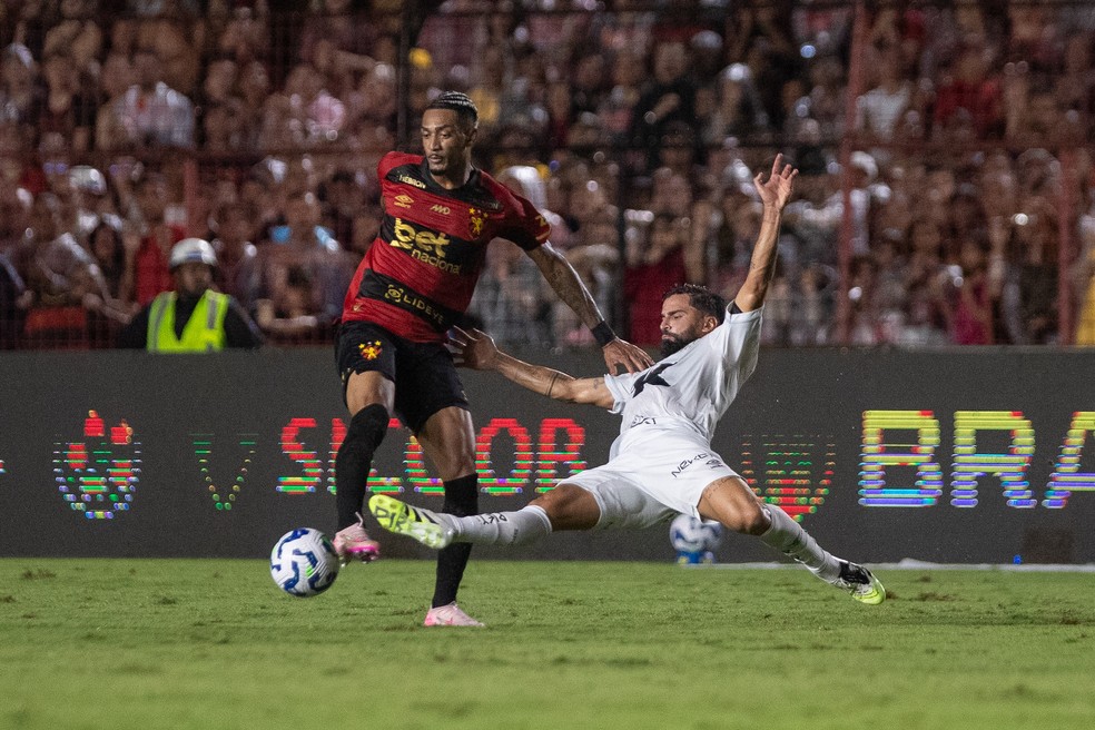 agif25072619500298 "CBF revela áudio do VAR e justifica expulsão de Rincón por conduta violenta em Santos x Novorizontino"