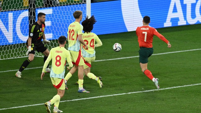 Cristiano Ronaldo empata o jogo para Portugal contra a Espanha na final da Liga das Nações