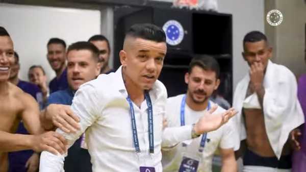 Cruzeiro x Palmeiras: vestiário tem banho em DAlessandro e presença de Ronaldo e investidor; assista