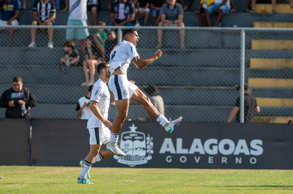 Alex Bruno comemora gol do ASA contra o Murici — Foto: Jailson Colácio/ASCOM Murici