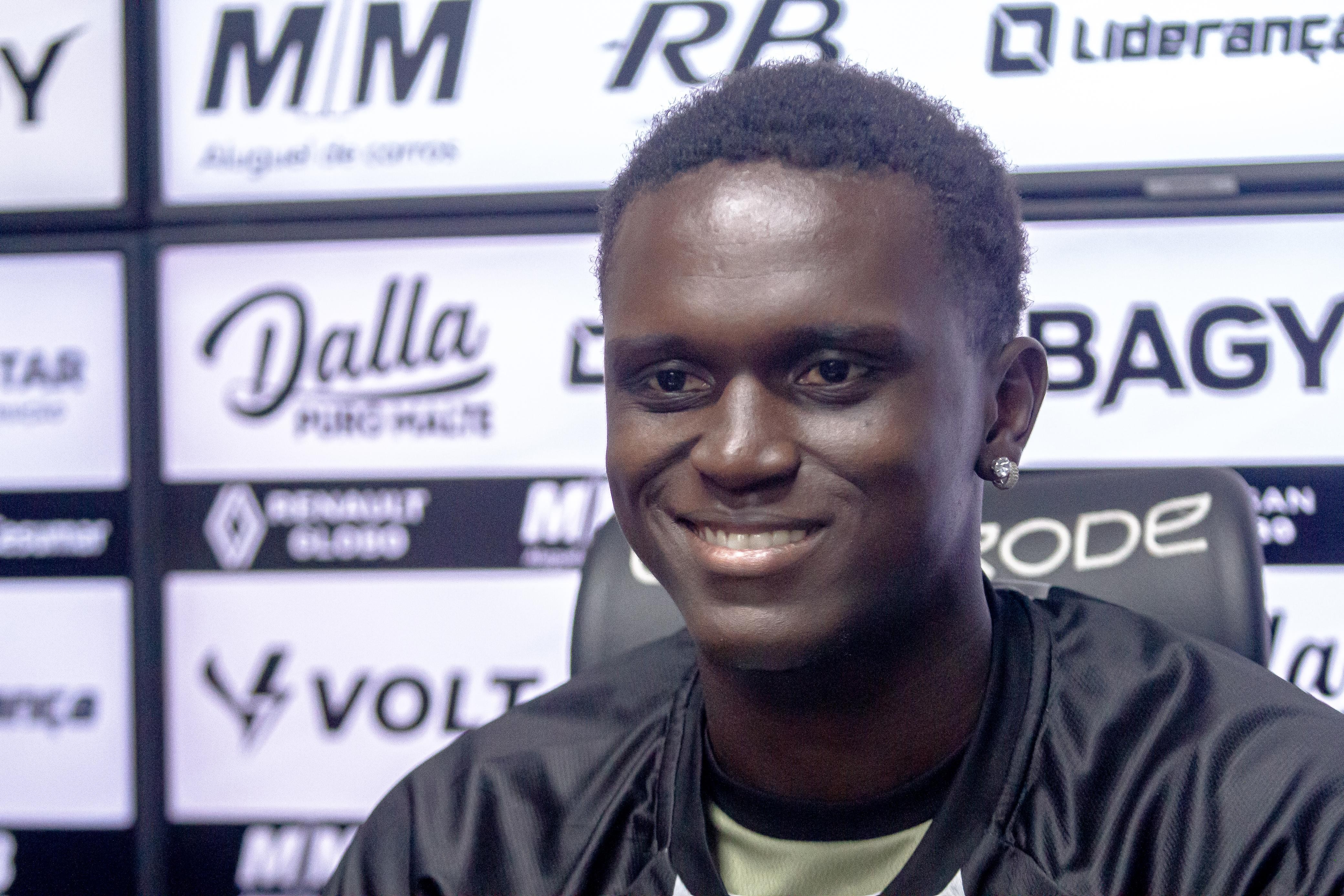Matheus Matias, o "Mina brasileiro", é apresentado no Figueirense