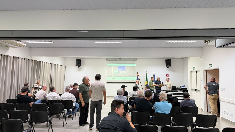 Conselheiros da Inter aprovam SAF com Ronaldo e Roberto Carlos — Foto: Gabi Troian