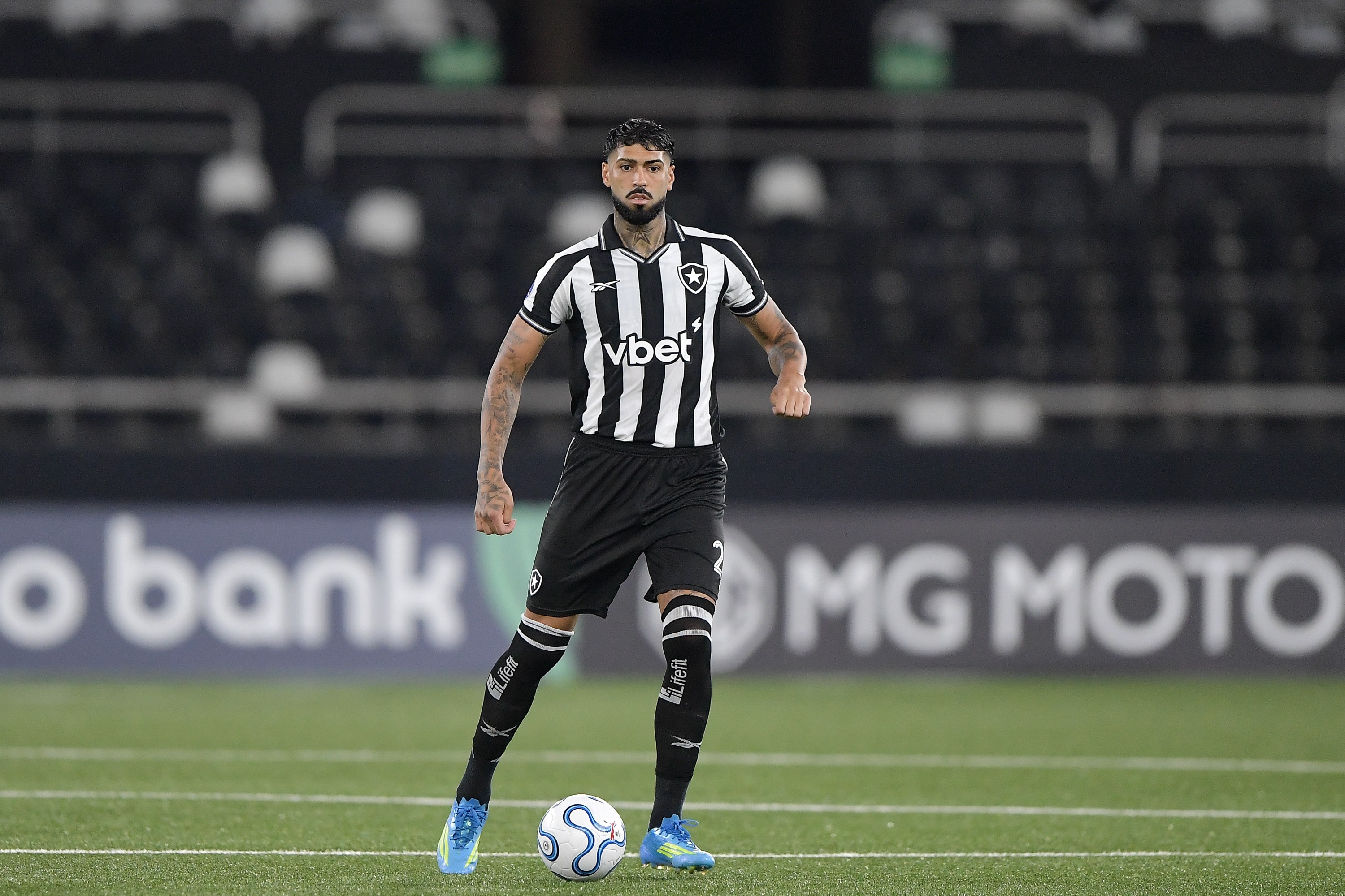 Com Barboza, Botafogo divulga relacionados para jogo contra o Atlético-MG; veja lista