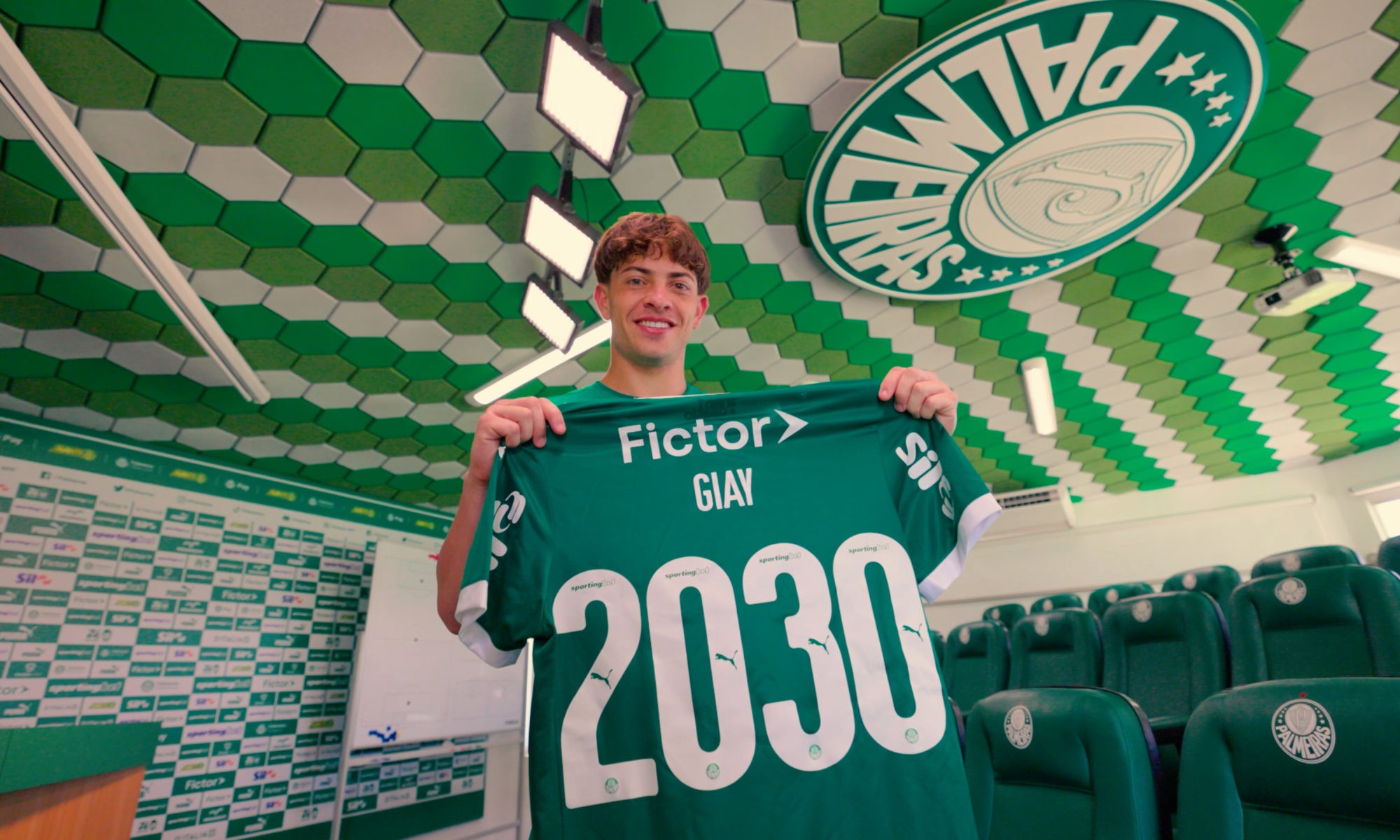 Palmeiras renova contrato com Giay até 2030, garantindo sua permanência no clube