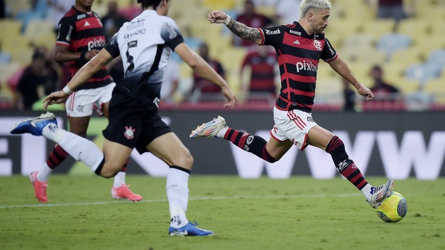 Arrascaeta finaliza em Flamengo x Corinthians