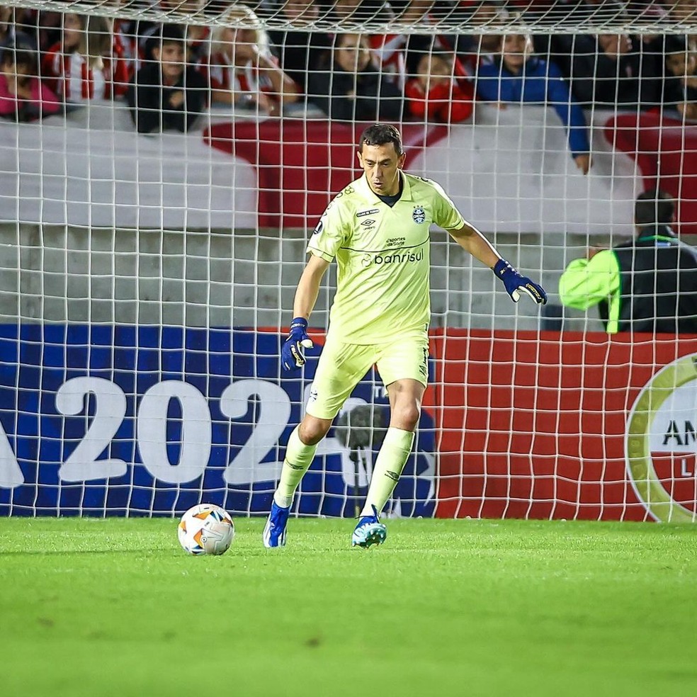 Marchesín na partida contra o Estudiantes — Foto: Lucas Uebel/ge