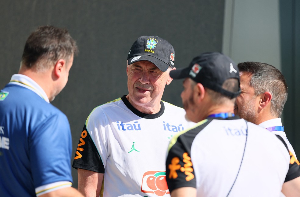 Ancelotti no treino da Sele��o � Foto: Reuters