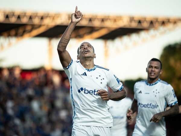 Negociações entre Mattos e Matheus Pereira indicam acordo próximo no Cruzeiro.
