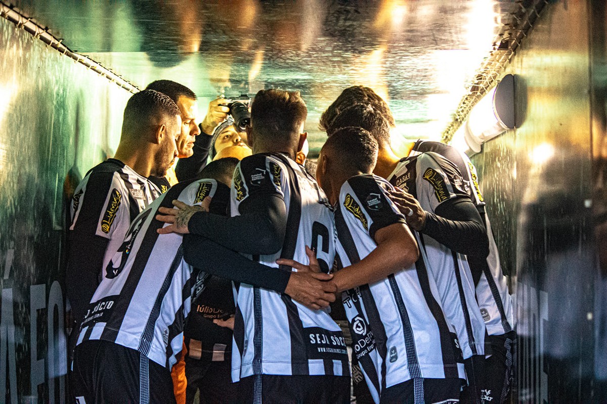 No Figueirense, o time da B na série C, vai agora jogar para não cair  para a série D