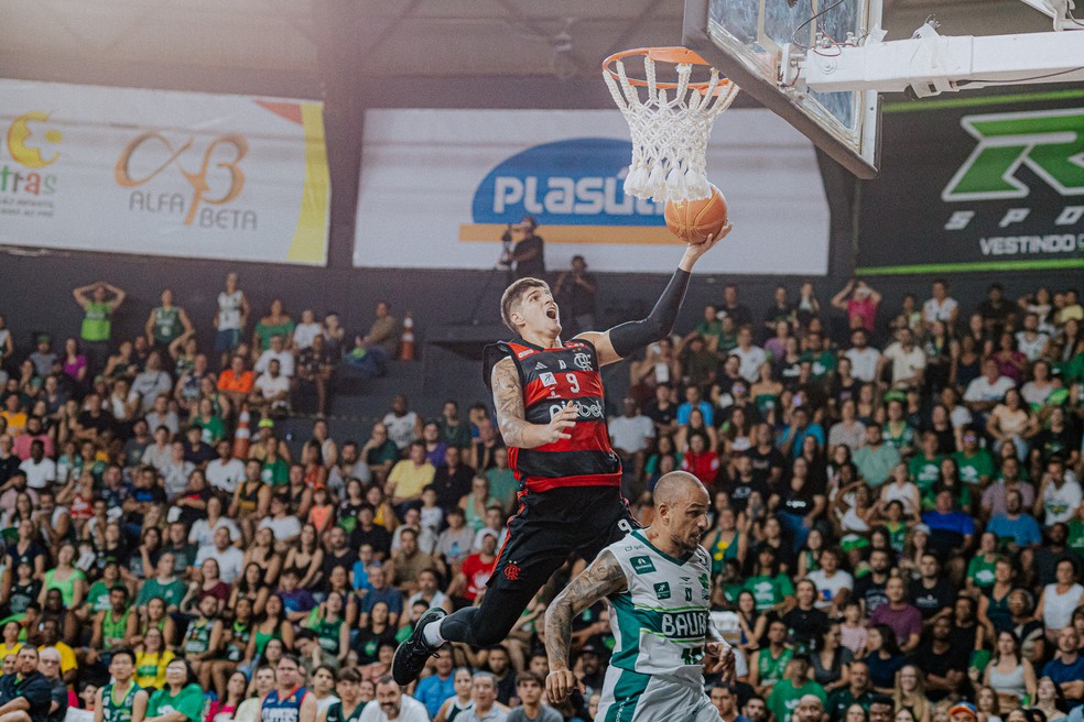 Gabriel Jaú foi um dos destaques do Flamengo na vitória sobre o Bauru — Foto: Andrews Clayton/Bauru Basket