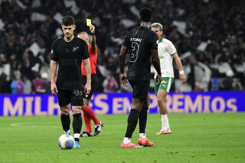 Hugo, do Corinthians, no jogo contra o Palmeiras — Foto: Marcos Ribolli