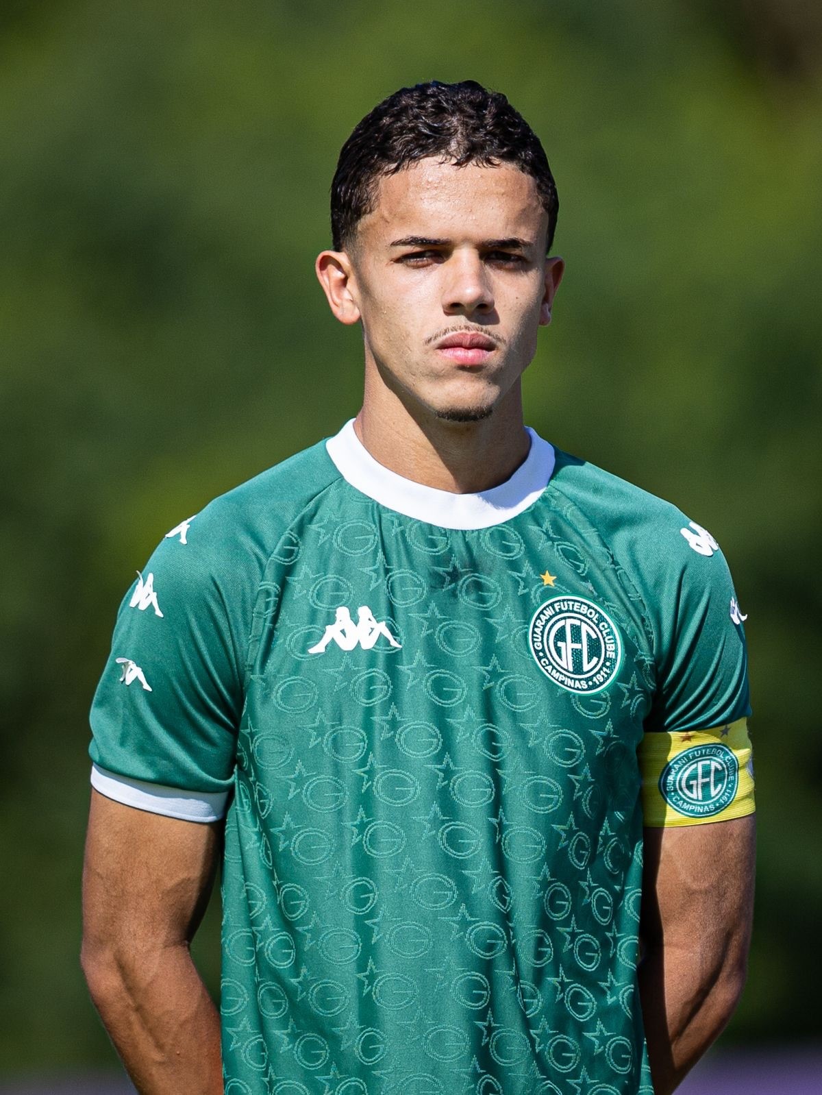Guarani renova contrato com artilheiro da base